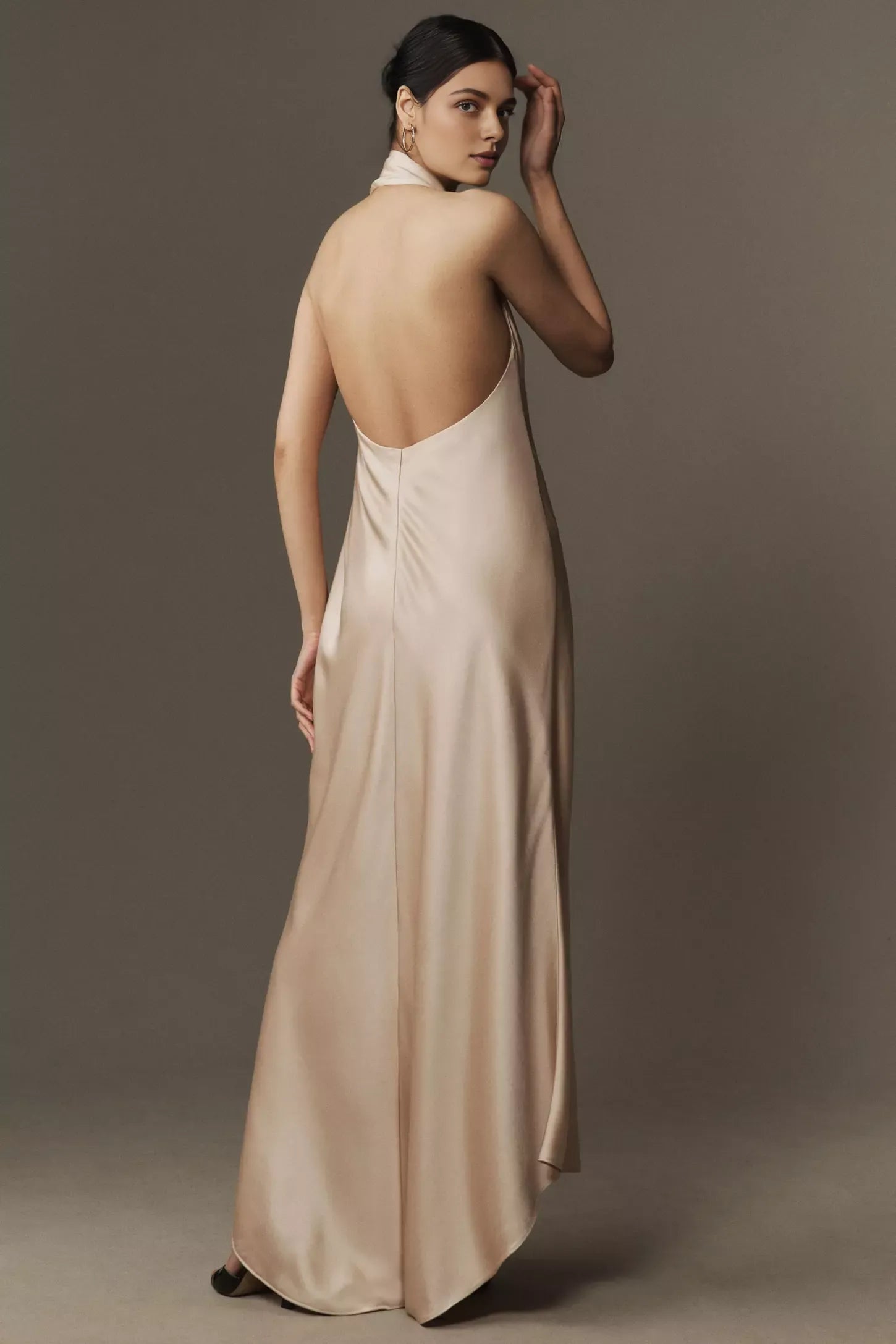 Robe Weitese licou en satin sans manches robe de bal crème minimaliste robe longue dos ouvert